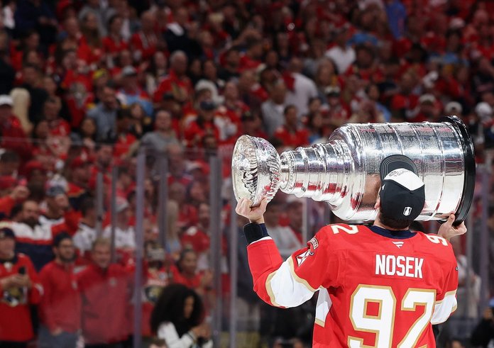 Tomáš Nosek přiveze Stanley Cup do Česka