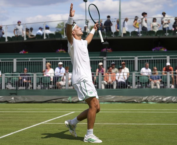 Jakub Menšík postoupil do 3. kola Wimbledonu.