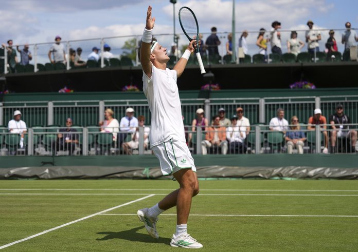 Jakub Menšík postoupil do 3. kola Wimbledonu.