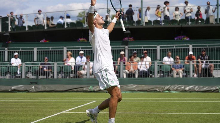 Jakub Menšík postoupil do 3. kola Wimbledonu.