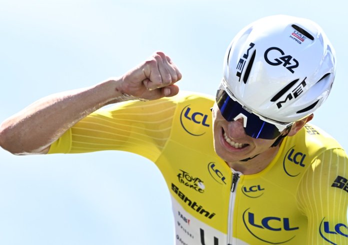 Tadej Pogačar ovládl 13. etapu Tour de France.
