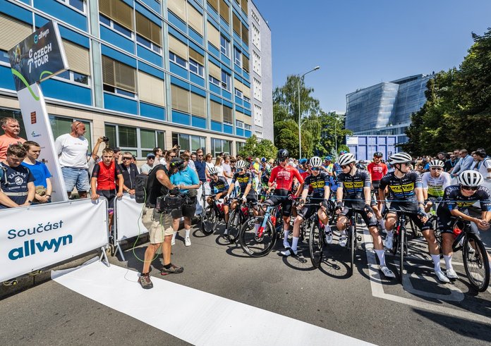 Start 1. etapy Czech Tour na Vítězném náměstí v Praze.