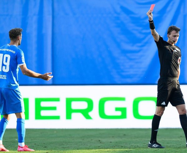 David Kozel obdržel do Jana Beneše červenou kartu