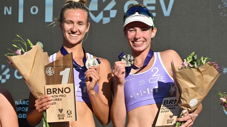 Vítězky turnaje žen, česká dvojice Valerie Dvorníková a Michaela Břínková.