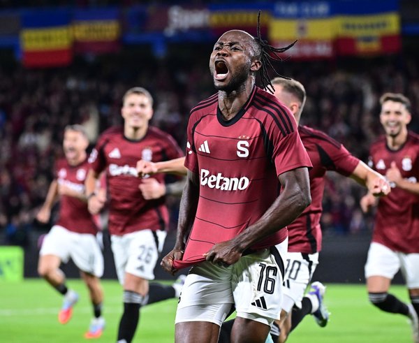 Radující se sparťanský Emmanuel Uchenna po vstřelené brance.