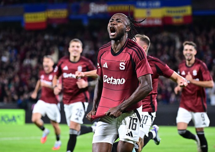 Radující se sparťanský Emmanuel Uchenna po vstřelené brance.