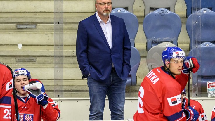 Hlavní trenér Patrik Augusta s Radimem Mrtkou v popředí