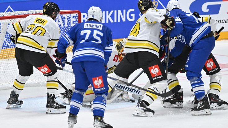 Hokejisté Komety v utkání se švédským týmem Brynäs IF