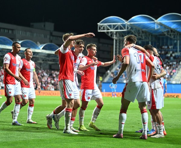 Hráči Slavie se radují ze vstřelené branky proti Mladé Boleslavi.