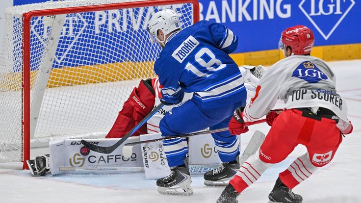 Adam Zbořil před brankářem Niklasem Lundströmem z Odense