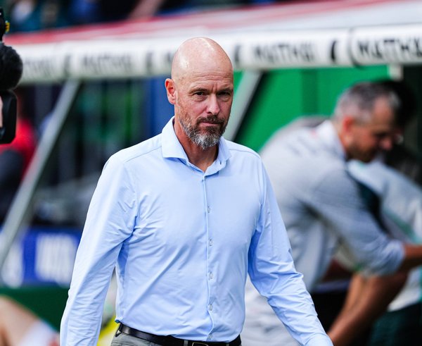Erik ten Hag končí na lavičce Leverkusenu.