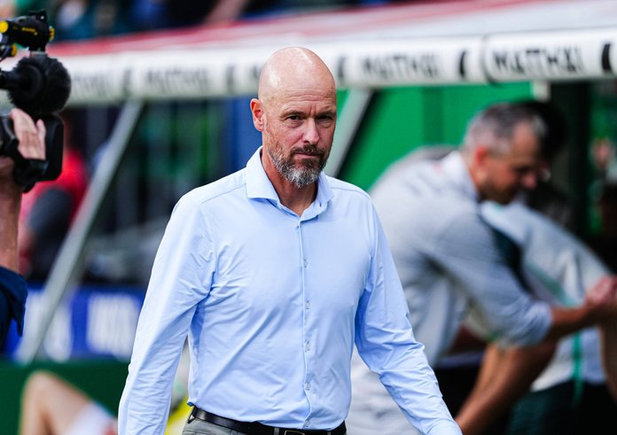 Erik ten Hag končí na lavičce Leverkusenu.