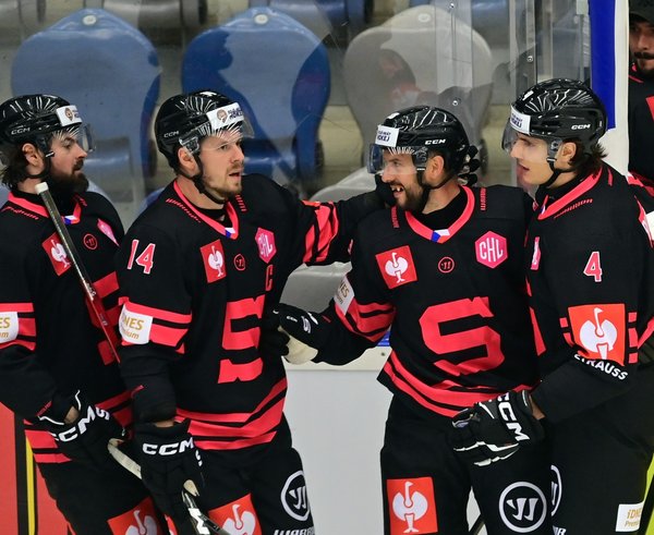 Hokejisté Sparty slaví další výhru v Lize mistrů.