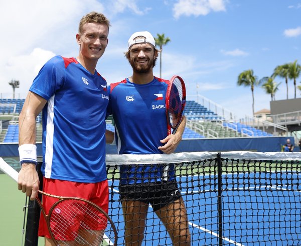 Jiří Lehečka (vlevo) vyzve parťáka Tomáše Macháče.