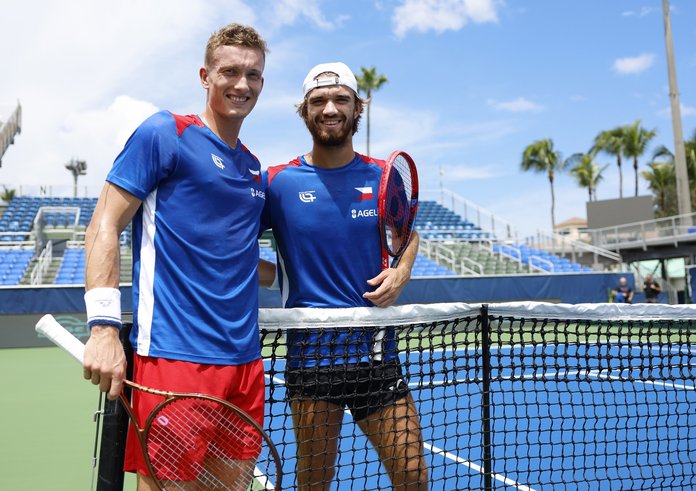 Jiří Lehečka (vlevo) vyzve parťáka Tomáše Macháče.