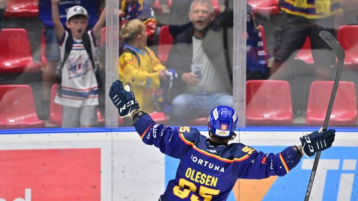 Nick Olesen se raduje z gólu