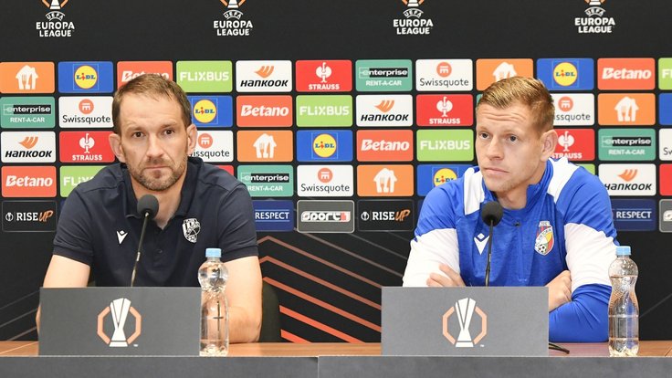 Trenér Marek Bakoš s kapitánem Matějem Vydrou.