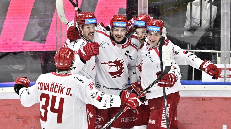 Oceláři slaví vstřelený gól.