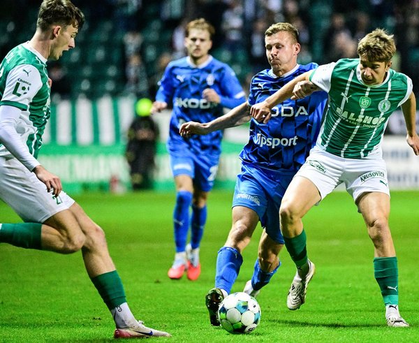 Souboj hráčů Bohemians a Mladé Boleslavi.