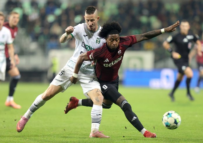 Jiří Fleišman a Ángelo Preciado v souboji.