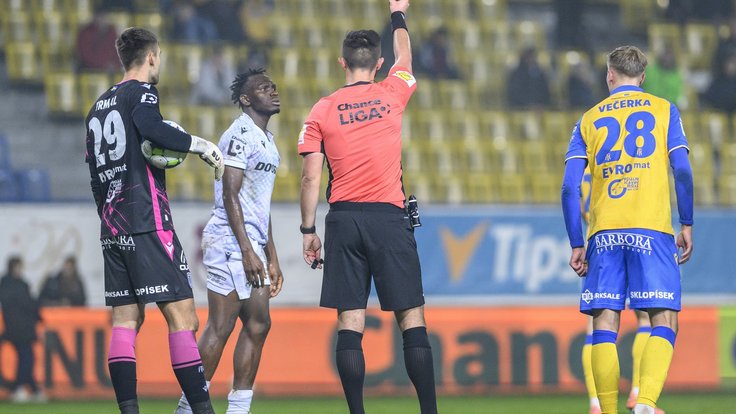 Prince Adu měl vidět druhou žlutou.