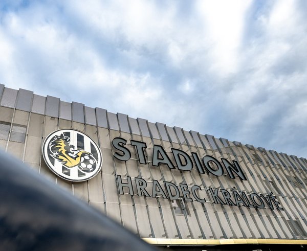 Hradecký stadion zůstane v majetku města.