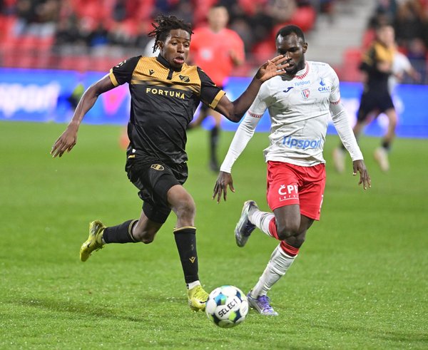 Ibrahim Abdullahi Bewene a Abdullahi Tanko v souboji.