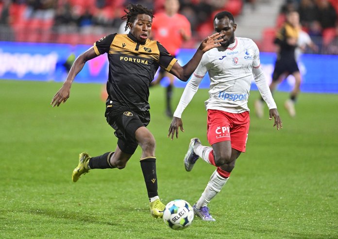 Ibrahim Abdullahi Bewene a Abdullahi Tanko v souboji.