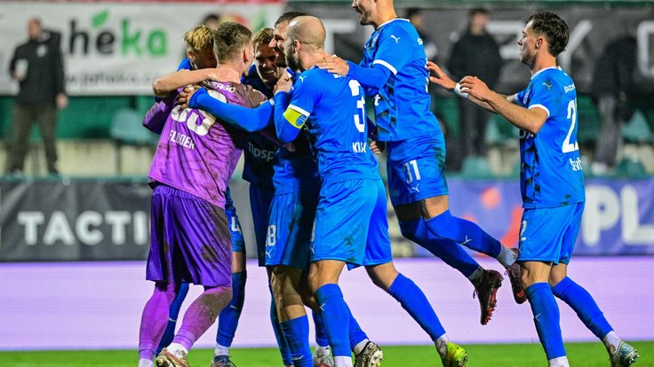 Hráči Mladé Boleslavi se radují z pohárového postupu.