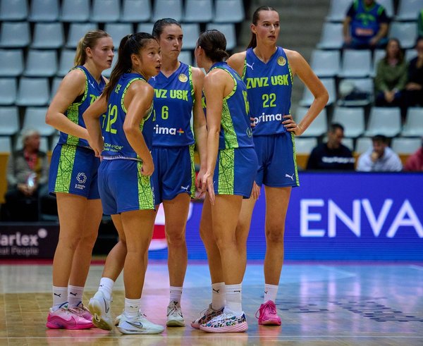 Hráčky ZVVZ USK Praha.