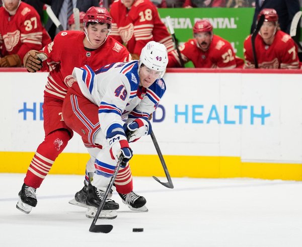 Jaroslav Chmelař při své premiéře v NHL