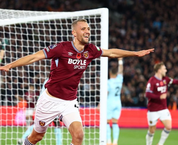 Tomáš Souček slaví svůj 38. gól v Premier League.