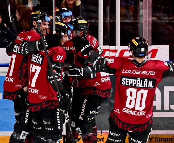 Sparťané se radují z gólu v prodloužení