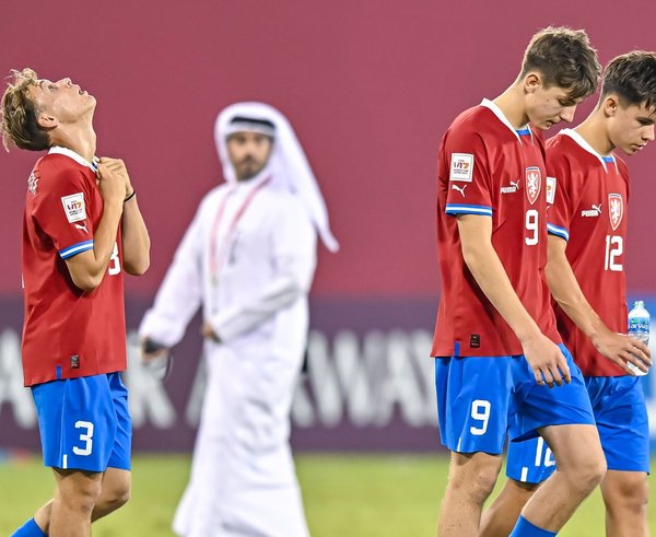 Zklamaní čeští hráči po porážce s USA.