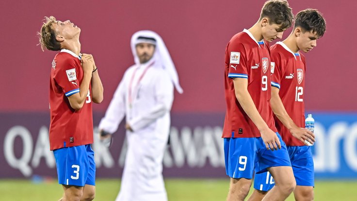 Zklamaní čeští hráči po porážce s USA.