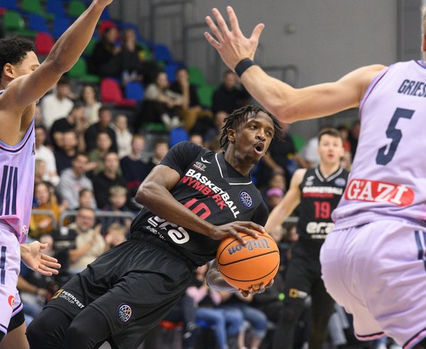 SirJabari Rice (uprostřed) z Nymburku.