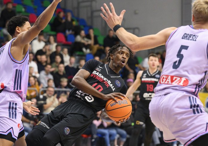 SirJabari Rice (uprostřed) z Nymburku.