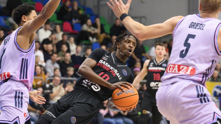 SirJabari Rice (uprostřed) z Nymburku.