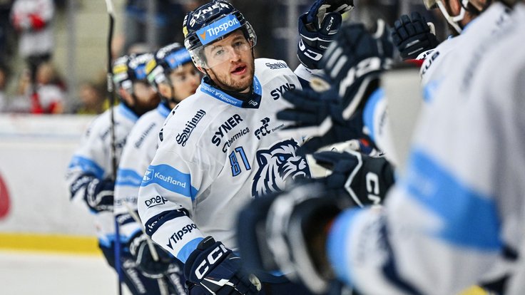 Filip Jansa oslavuje gól proti Olomouci