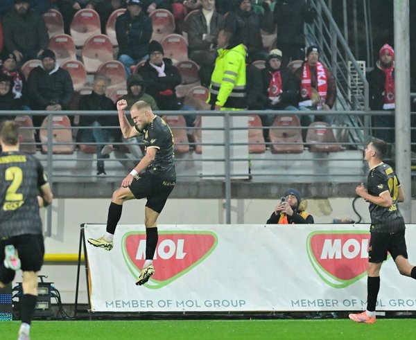 Mick van Buren zkompletoval hattrick.