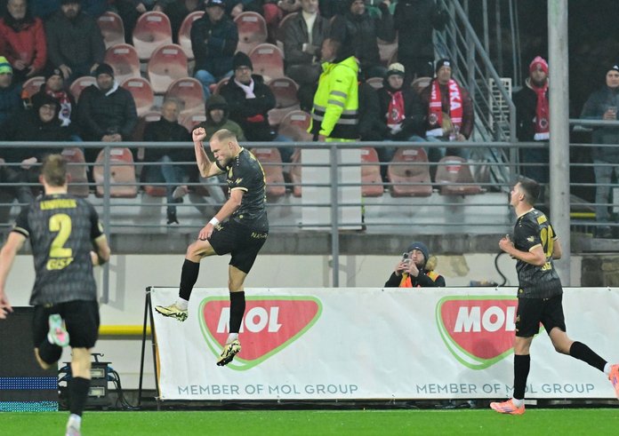 Mick van Buren zkompletoval hattrick.