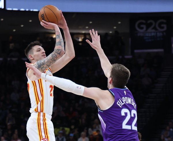 Vít Krejčí při střeleckém pokusu.