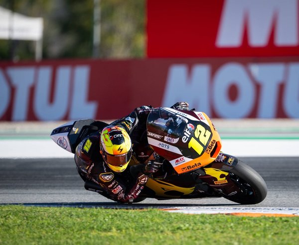 Filip Salač na závodním okruhu ve Valencii.