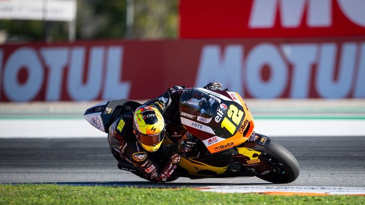 Filip Salač na závodním okruhu ve Valencii.