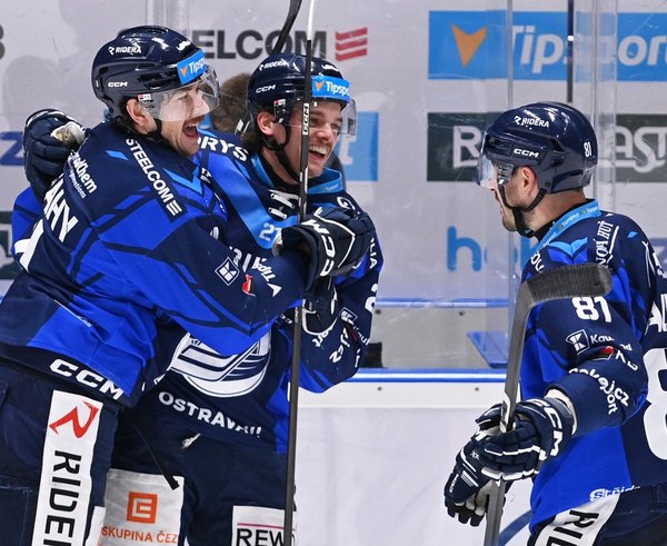Hráči Vítkovic se radují z gólu