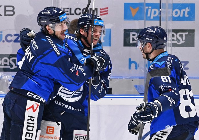 Hráči Vítkovic se radují z gólu