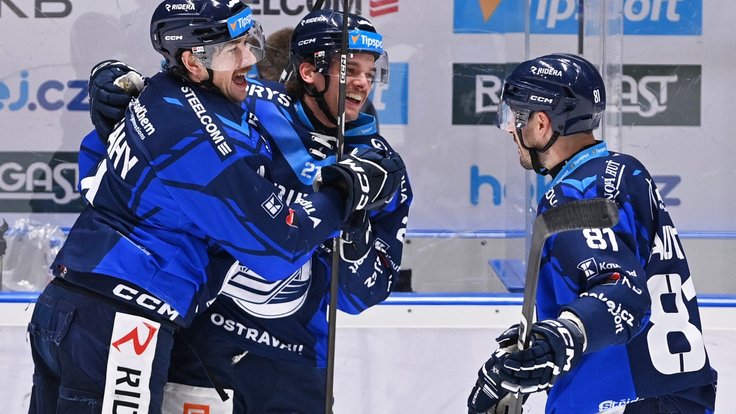 Hráči Vítkovic se radují z gólu