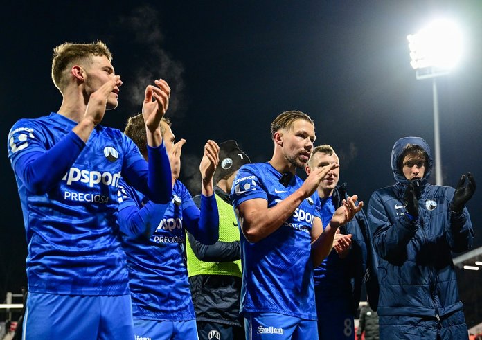 Hráči Slovanu Liberec děkují po výhře fanouškům.