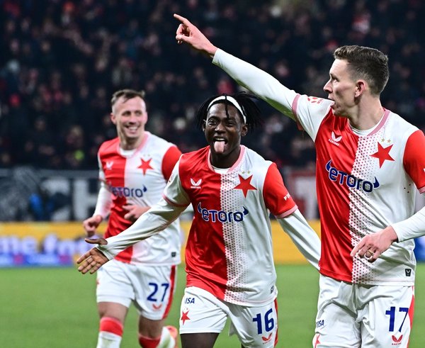 Lukáš Provod slaví vstřelený gól.