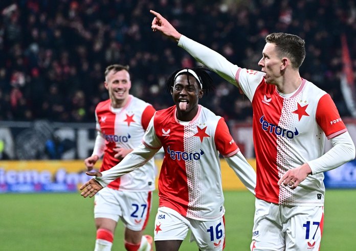 Lukáš Provod slaví vstřelený gól.